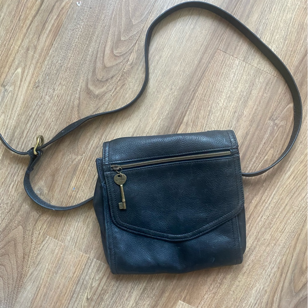 Fossil crossbody genuine leather flap bag - Picture 1 of 8